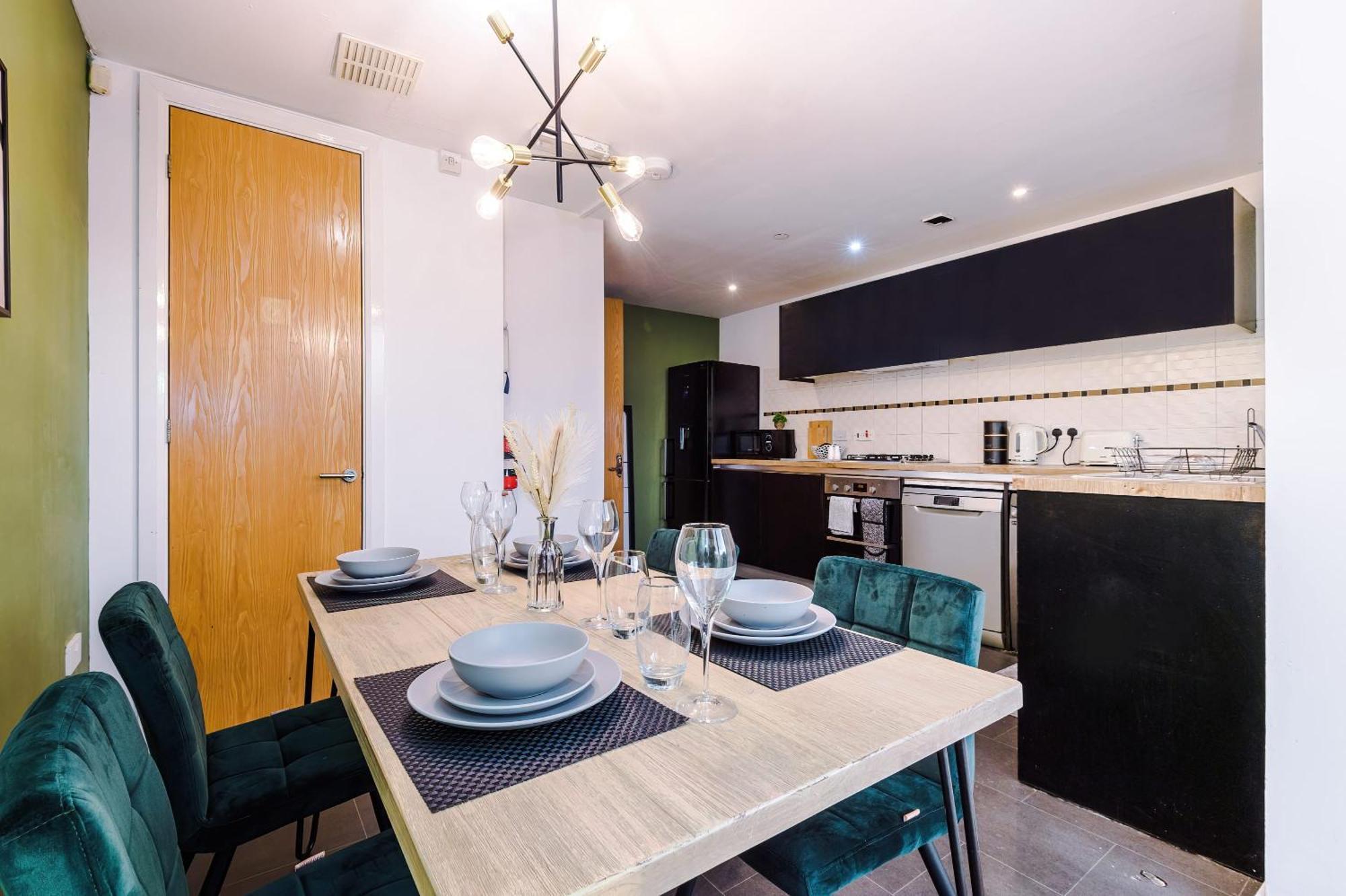 Rest&Recharge At A Spacious Townhouse By The Etihad Villa Manchester Exterior photo