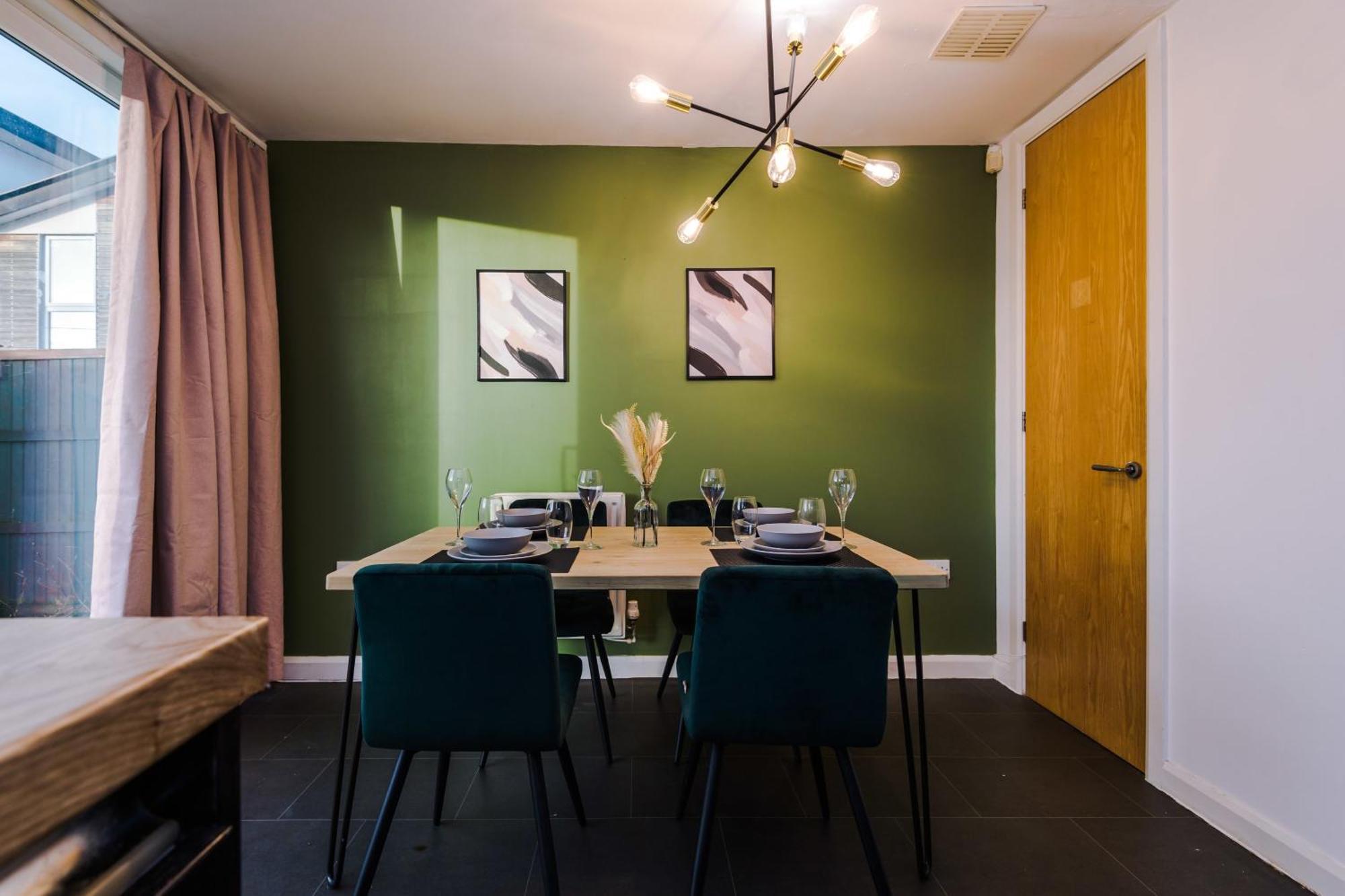 Rest&Recharge At A Spacious Townhouse By The Etihad Villa Manchester Exterior photo