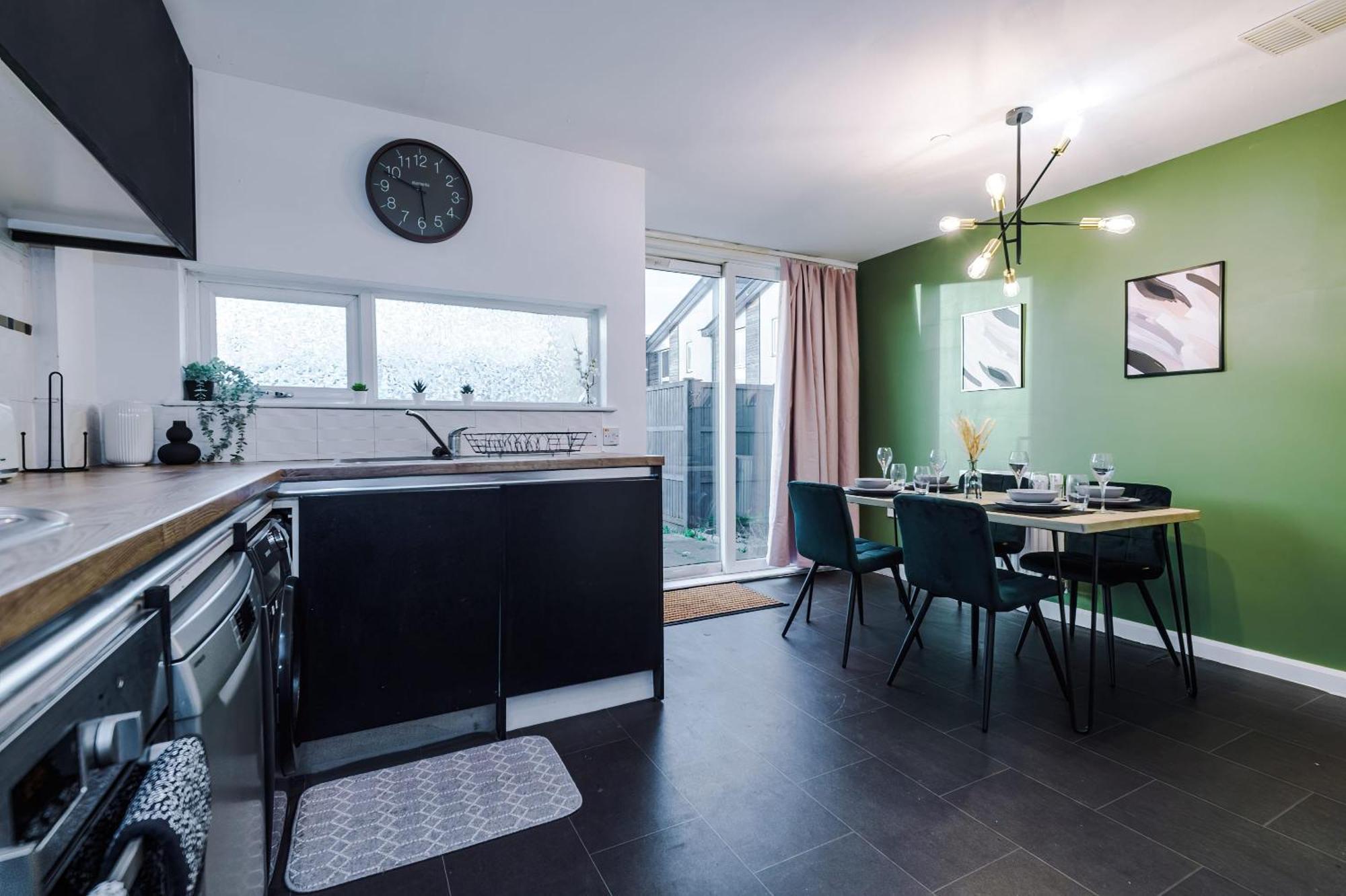 Rest&Recharge At A Spacious Townhouse By The Etihad Villa Manchester Exterior photo