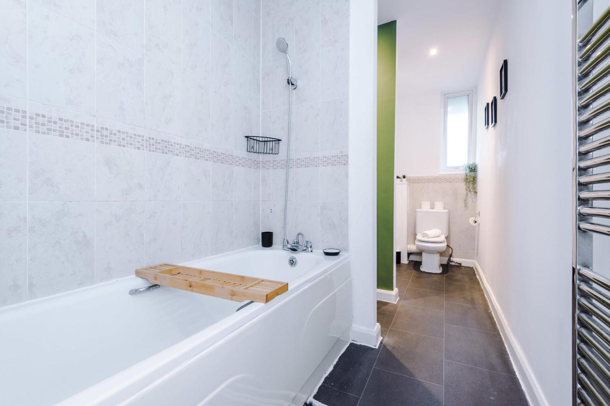 Rest&Recharge At A Spacious Townhouse By The Etihad Villa Manchester Exterior photo